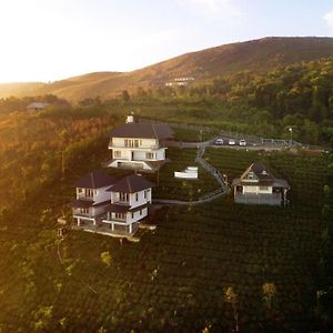 10 Degrees North By Avni Holidays